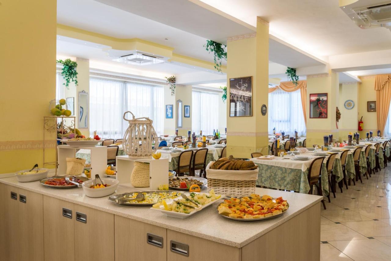 Hotel Miranda Bellaria-Igea Marina Buitenkant foto