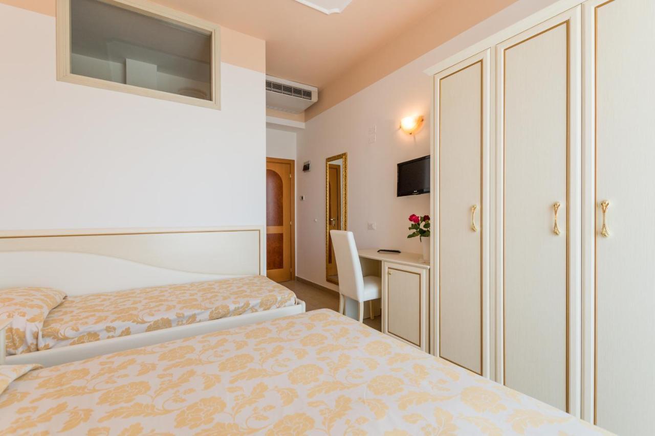 Hotel Miranda Bellaria-Igea Marina Buitenkant foto