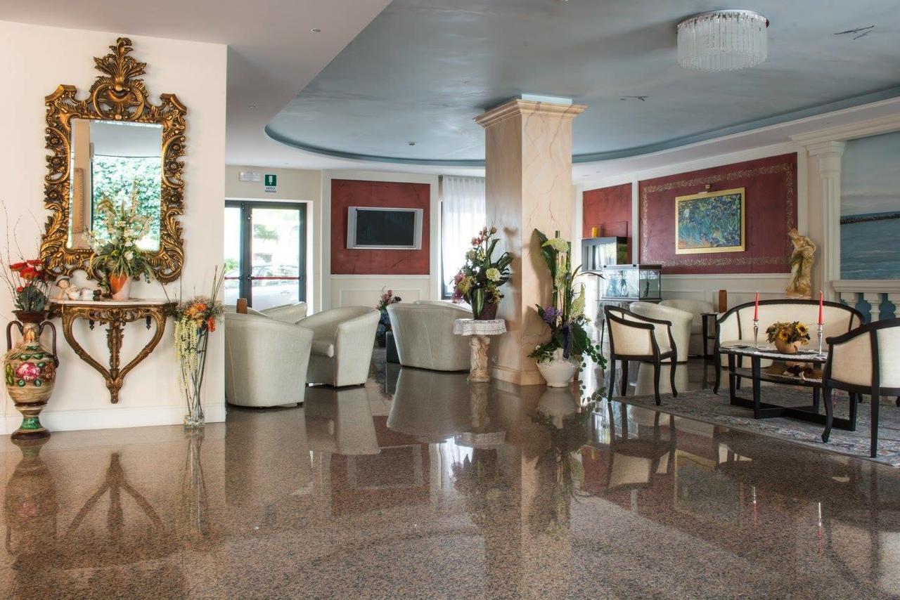 Hotel Miranda Bellaria-Igea Marina Buitenkant foto