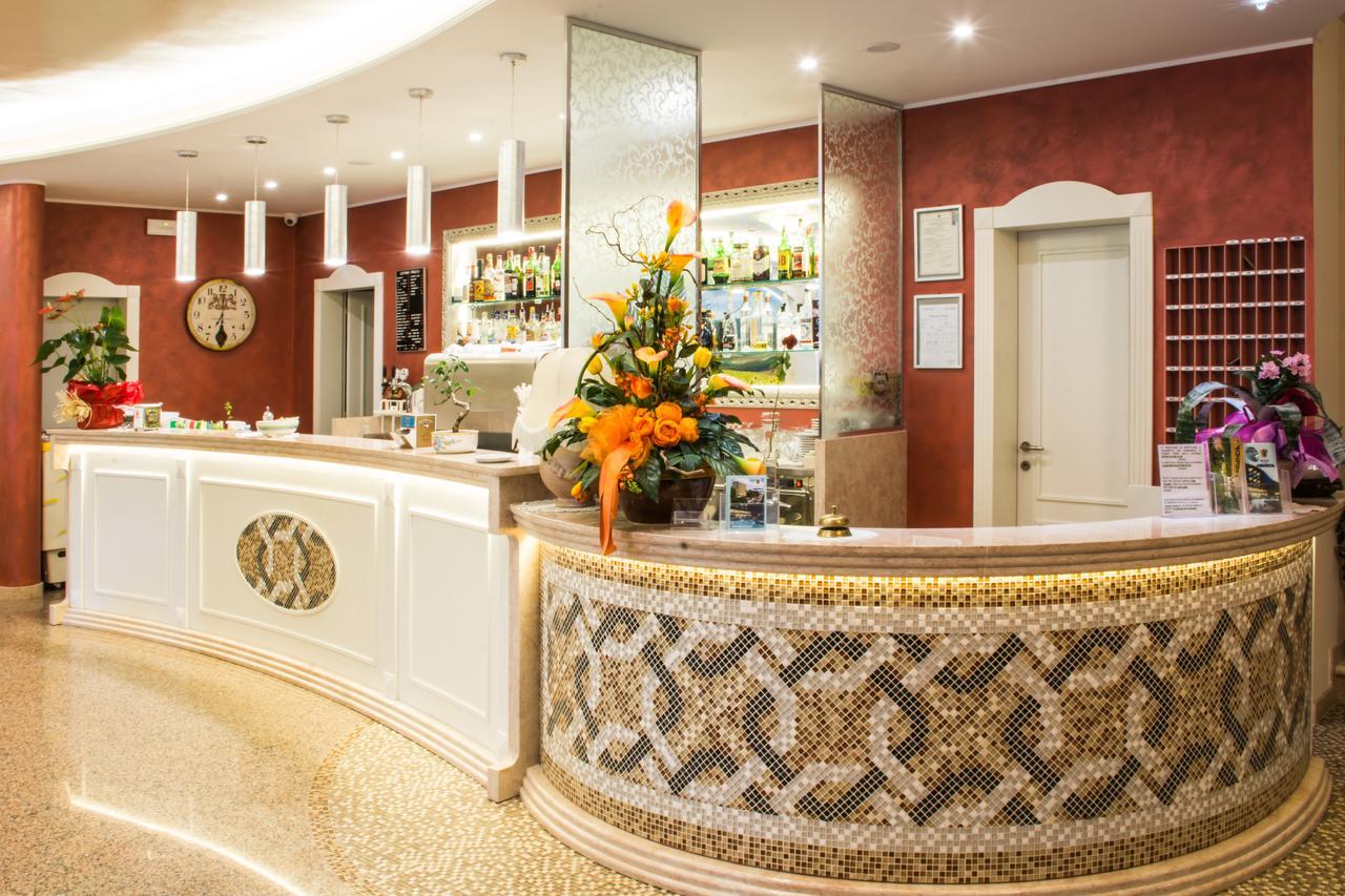 Hotel Miranda Bellaria-Igea Marina Buitenkant foto