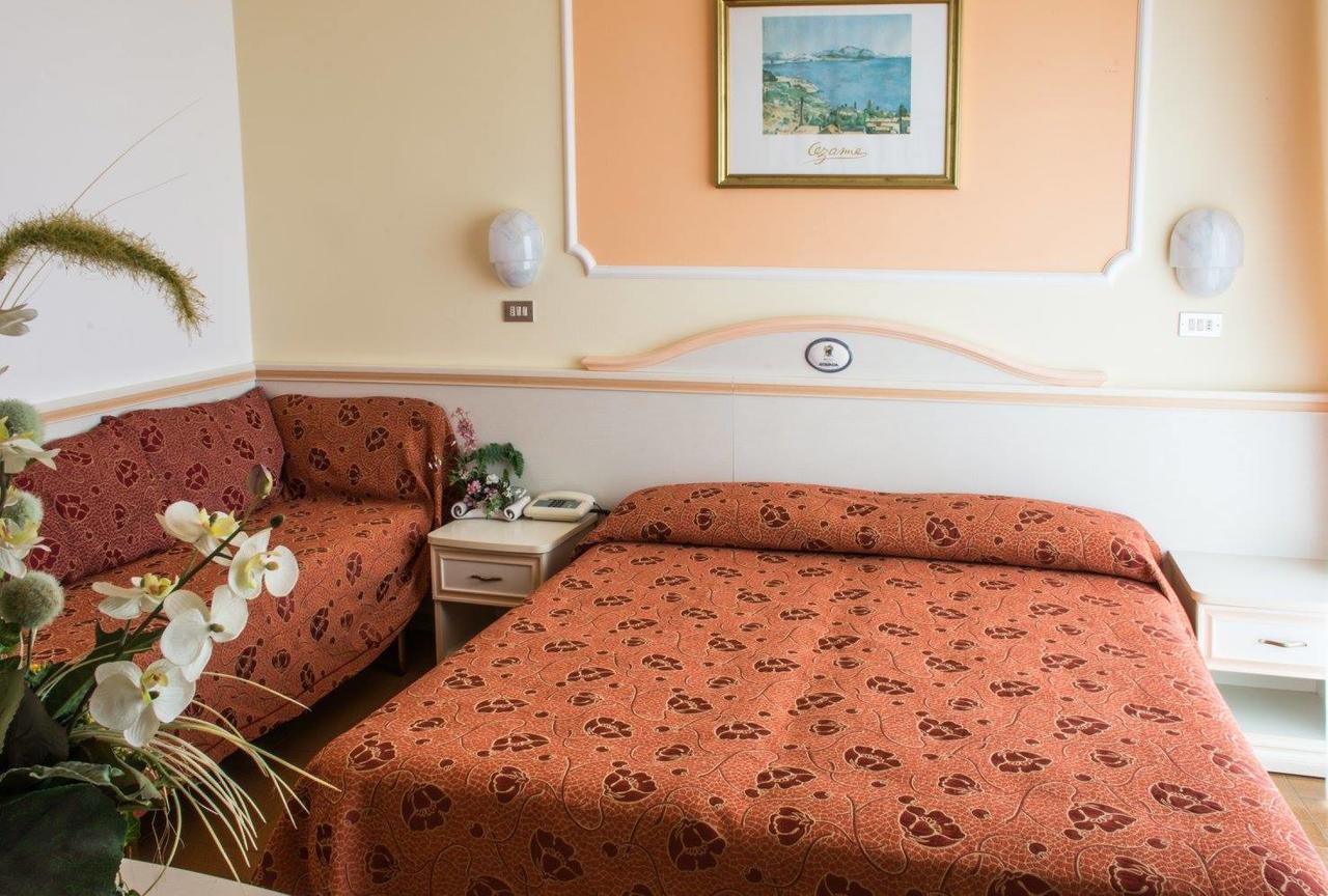 Hotel Miranda Bellaria-Igea Marina Buitenkant foto